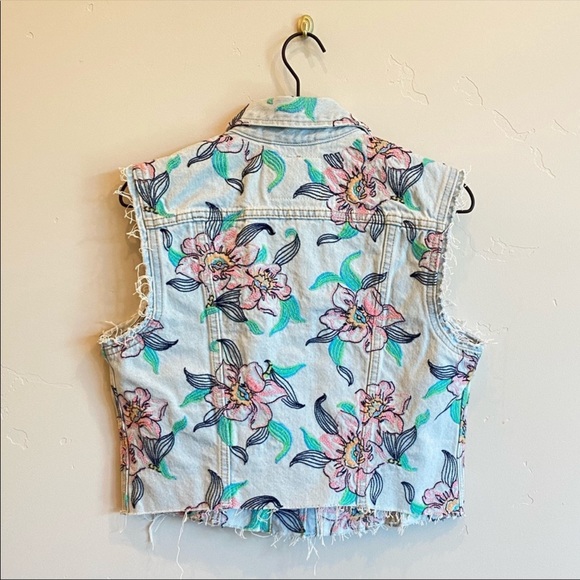 LEVI’S Premium Embroidered Floral Denim Crop Vest - Picture 8 of 14